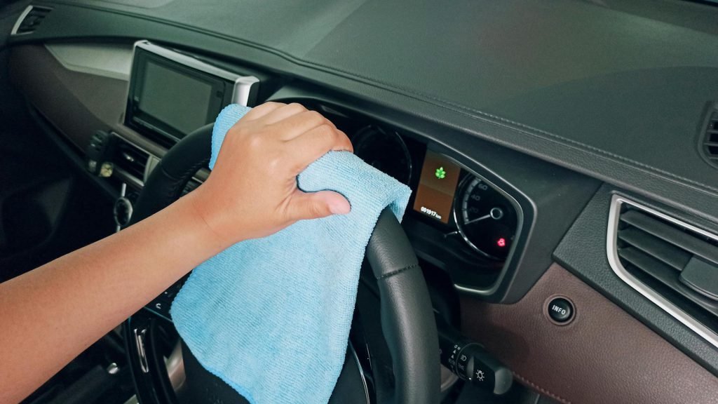 Kruopštus automobilio sėdynių ir kiliminės dangos cheminis valymas